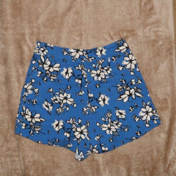 Abercrombie and Fitch Blue Floral Flower Shorts - Waist 24x2.5 Inseam - Picture 4 of 4